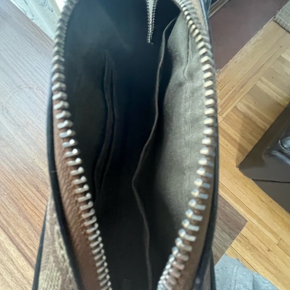 Brown leather signature Coach crossbody with arm green detail - Picture 4 of 9